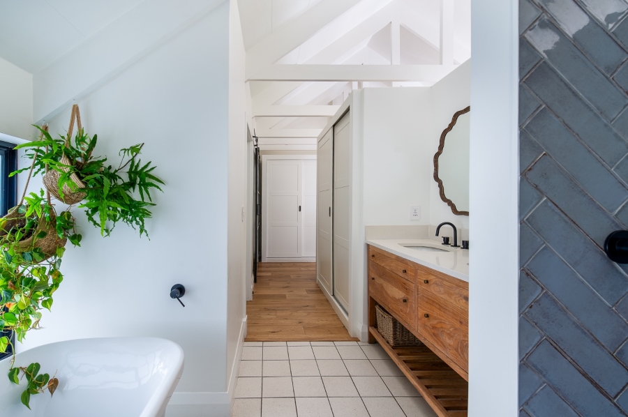 4 Bedroom Property for Sale in Leisure Isle Western Cape